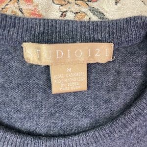 Women’s crew neck 100% cashmere sweater EUC